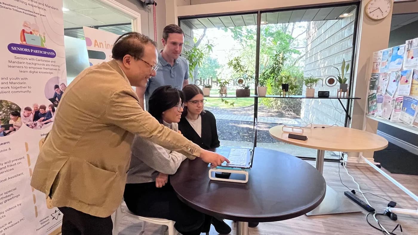Eddie Lee mentoring a team at OneHub